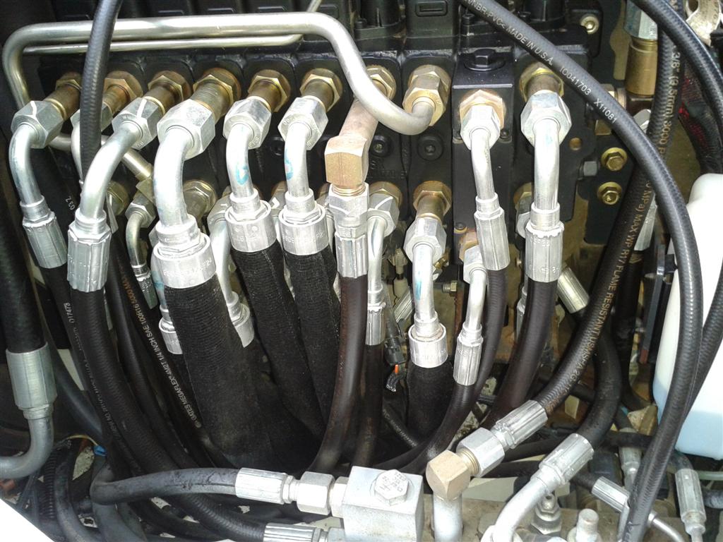 Bobcat 331 Hydraulic manifold