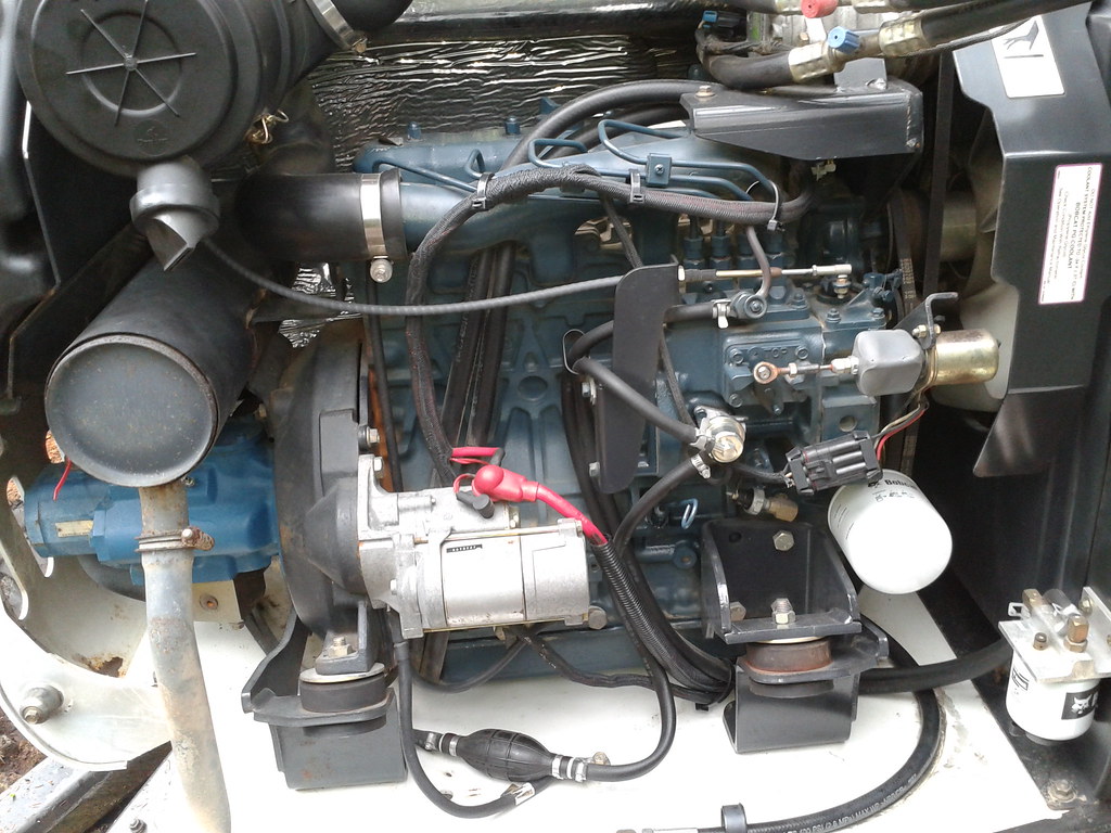 Bobcat 331 engine - Kubota V2203