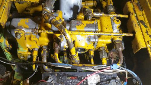 Bobcat 721 repower hydr pump mustang 330.jpg