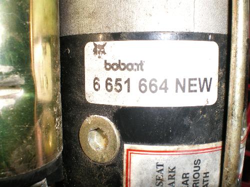 Bobcat 853 flywheel Housing and starter IMGP0341.JPG
