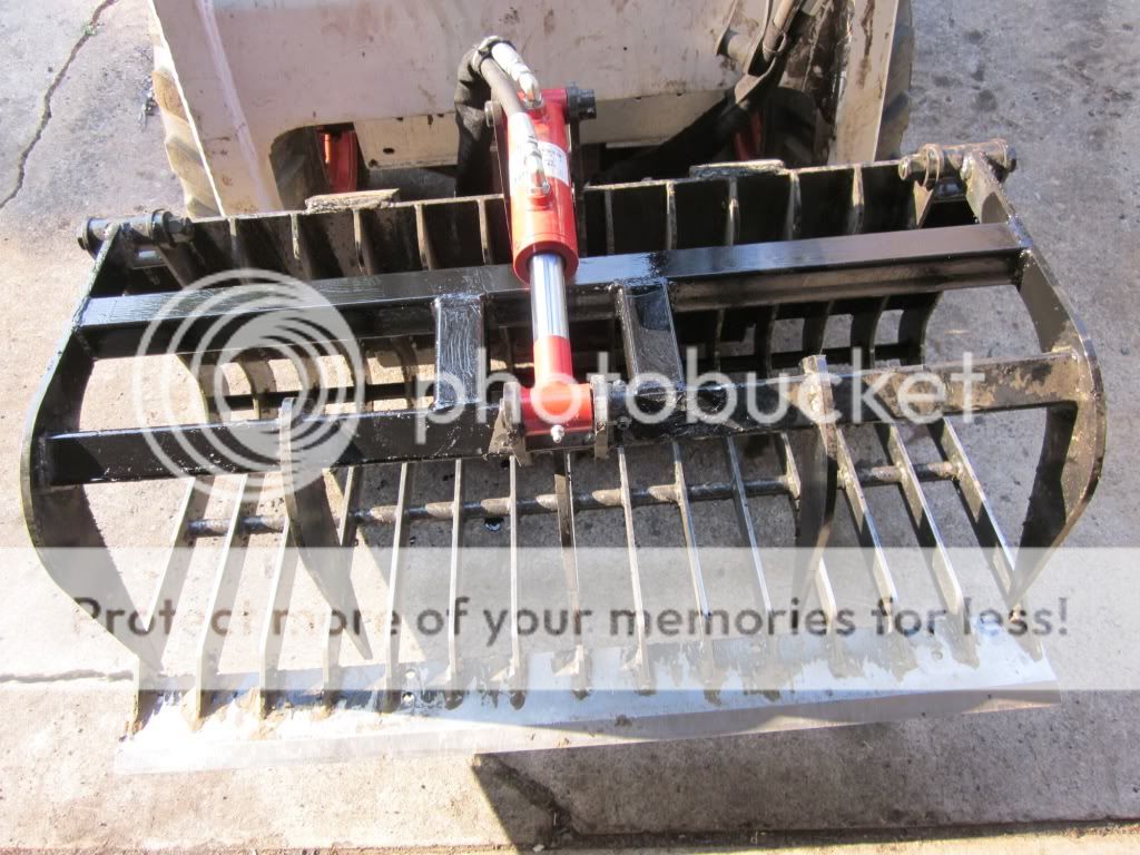 BobcatGrapple022.jpg